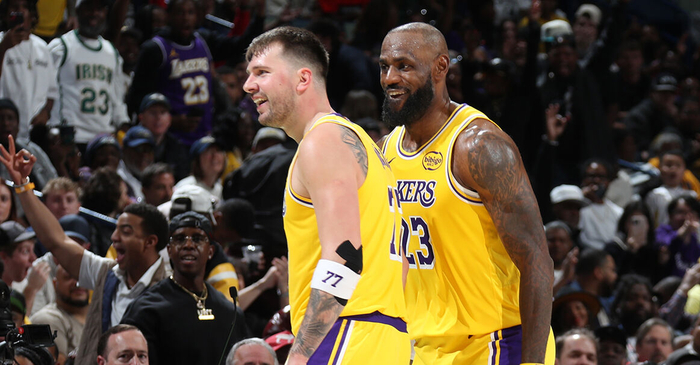 詹姆斯：卢卡不需要为我改变比赛方式 我们会围绕他调整|湖人|新奥尔良鹈鹕队|洛杉矶湖人队|卢卡-东契奇|卢卡·东契奇_新浪体育_新浪新闻