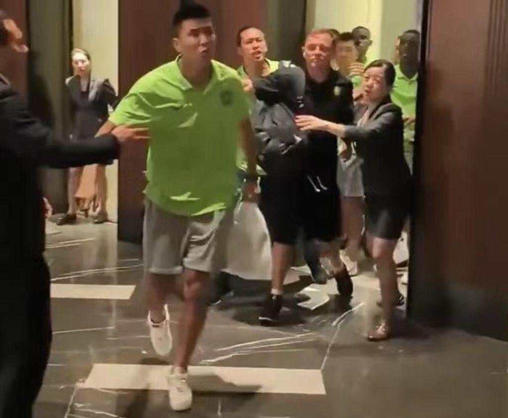 0-6后怒怼球迷 36岁国安队长时隔10天致歉:极不理智,明天会踢好